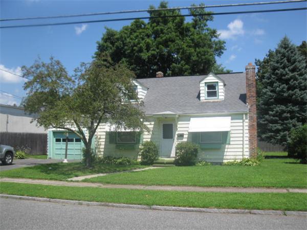 19 Seneca Street Springfield, MA 01151 - Photo 2 of 10 Gallery Image 2