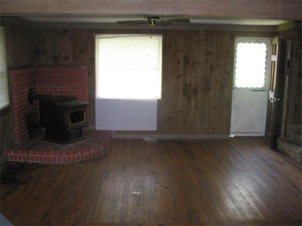 19 Seneca Street Springfield, MA 01151 - Photo 3 of 10 Gallery Image 3