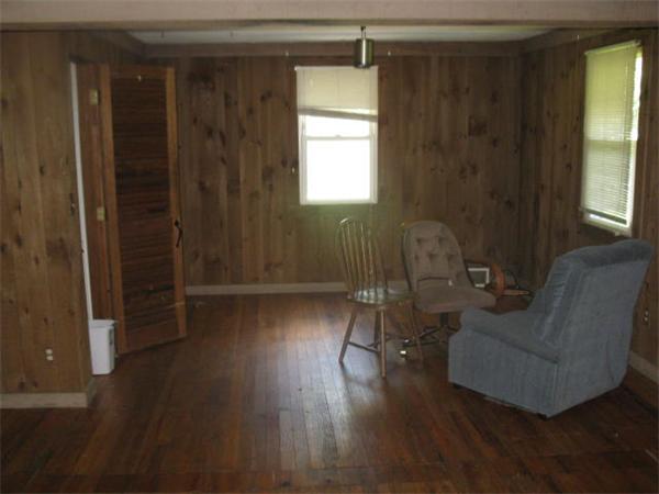 19 Seneca Street Springfield, MA 01151 - Photo 4 of 10 Gallery Image 4