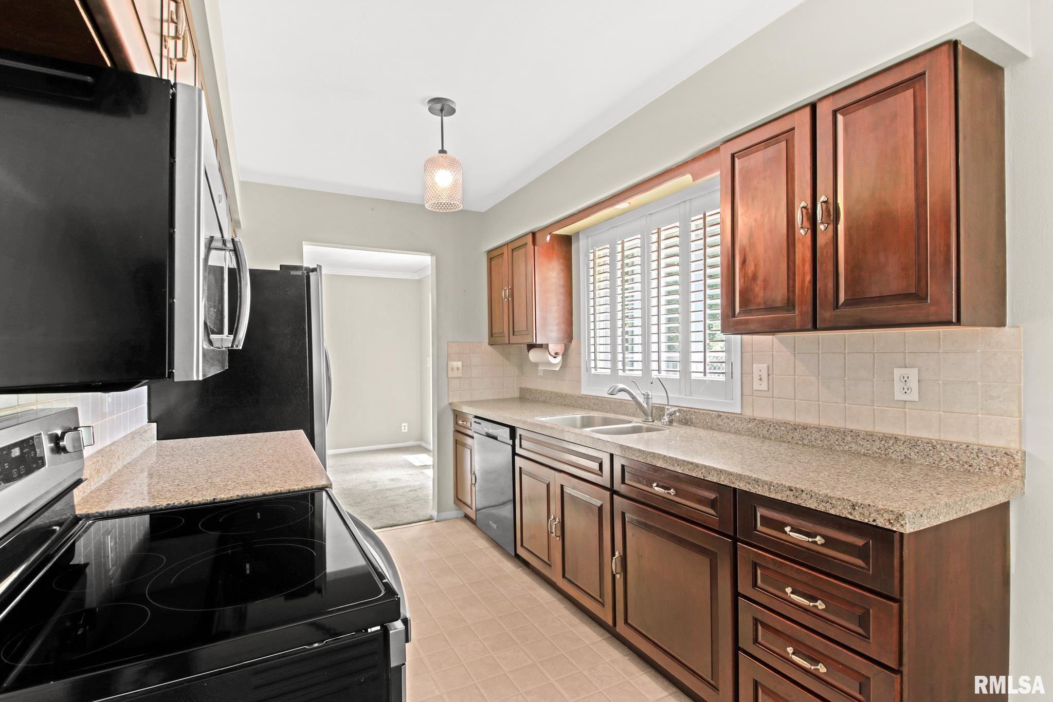 8106 North Blackbridge Road Edwards, IL 61528 - Photo 12 of 38 Gallery Image 12