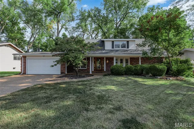 $515,000 | 56 Forest Crest Drive, Chesterfield, MO 63017