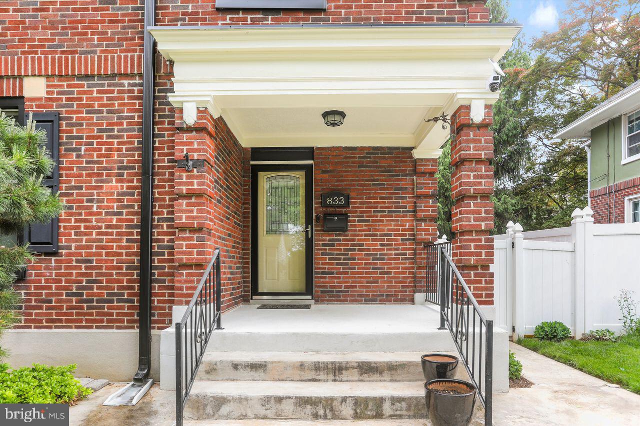833 Arlington Road York, PA 17403 - Photo 3 of 25 Charming brick entryway awaits you.