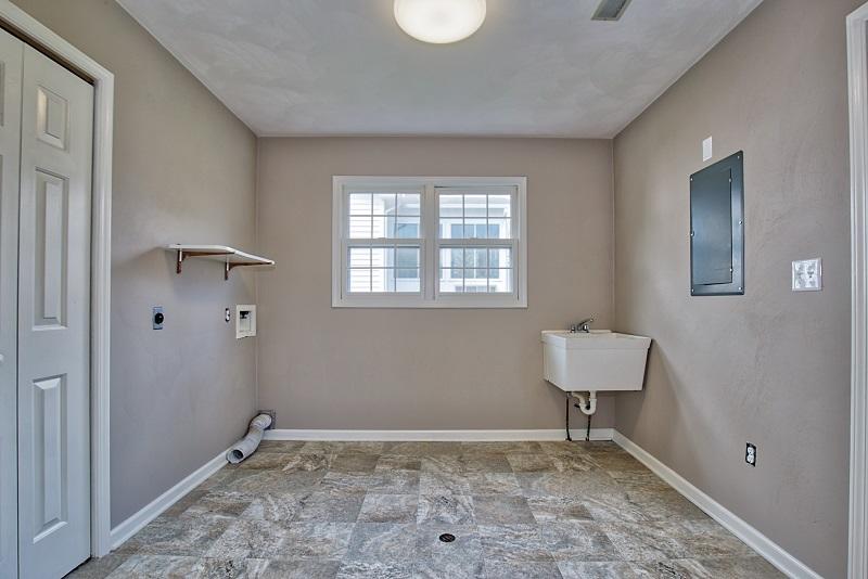 1677 Millbridge Road Salem, VA 24153 - Photo 26 of 30 Laundry1