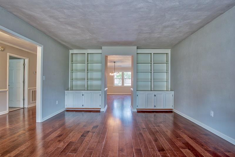 1677 Millbridge Road Salem, VA 24153 - Photo 6 of 30 LivingRm1