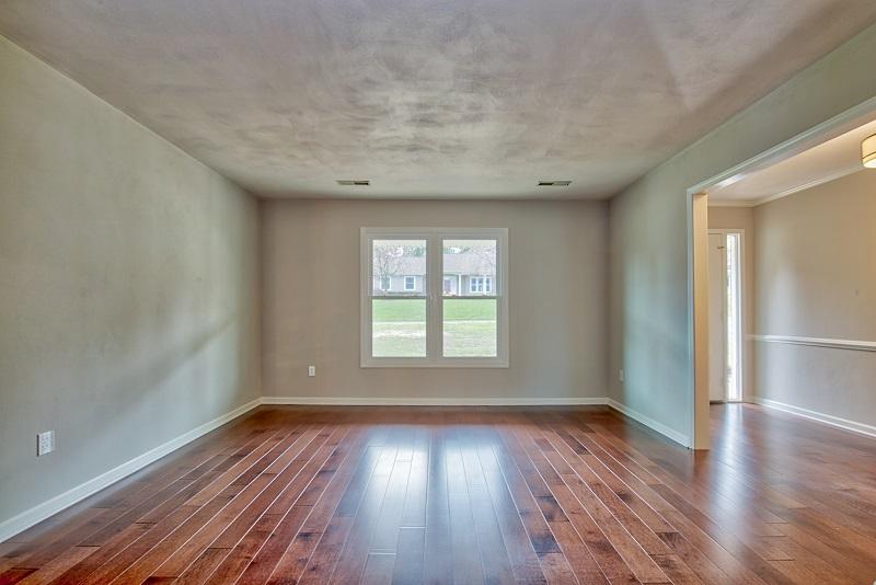1677 Millbridge Road Salem, VA 24153 - Photo 7 of 30 LivingRm2