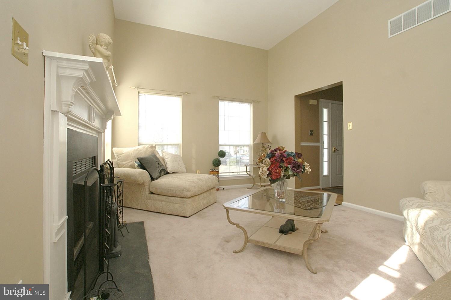64 Windingbrook Road Bordentown, NJ 08505 - Photo 4 of 44 Living Room