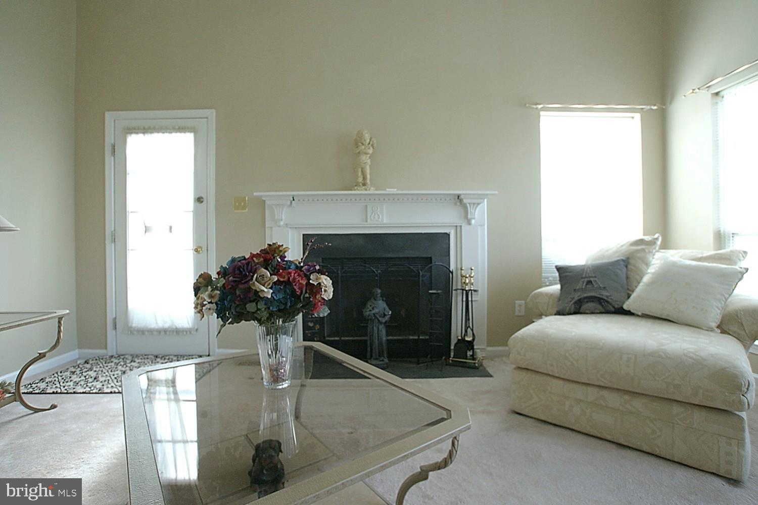 64 Windingbrook Road Bordentown, NJ 08505 - Photo 6 of 44 Living Room