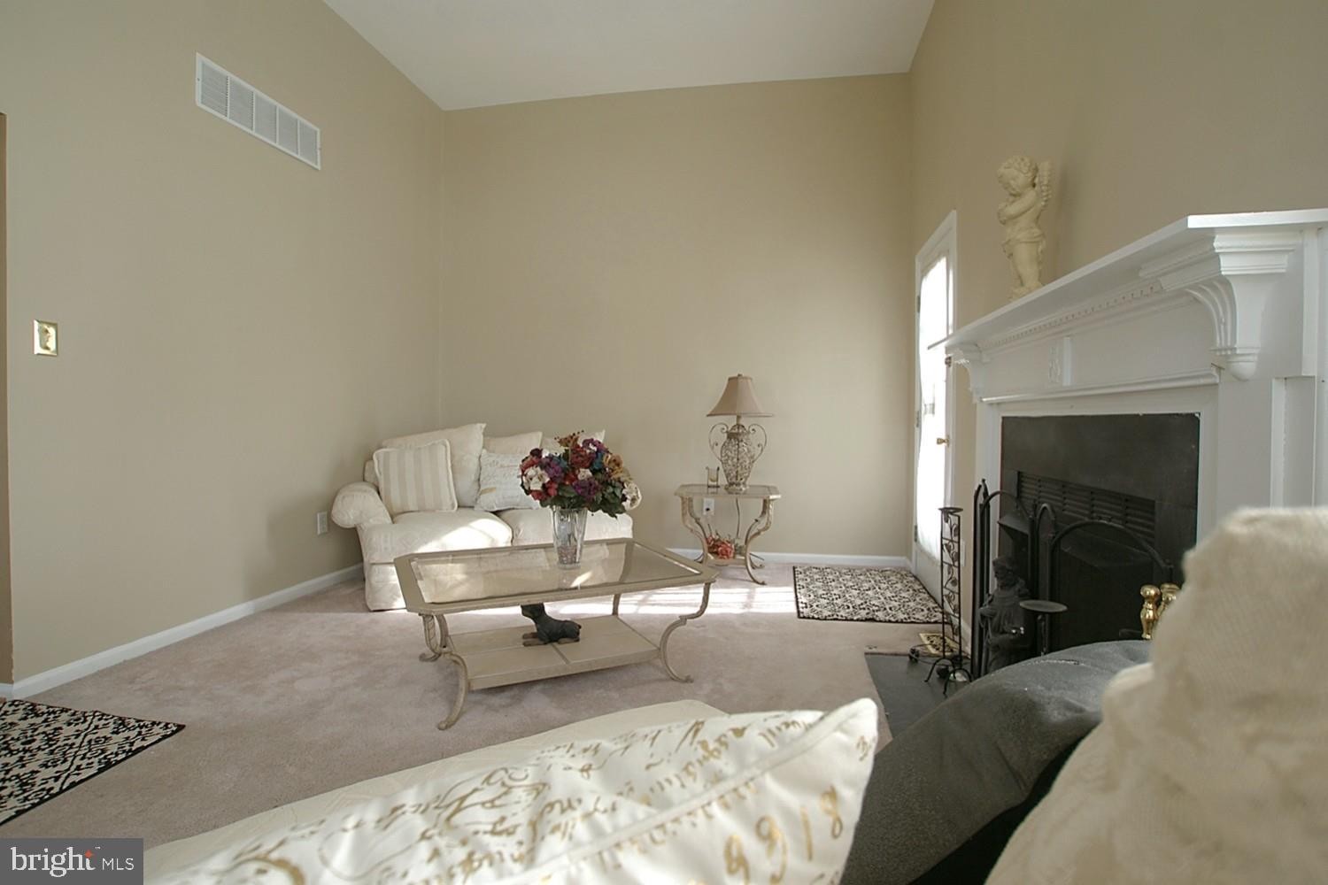 64 Windingbrook Road Bordentown, NJ 08505 - Photo 7 of 44 Living Room