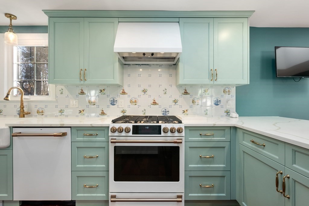 20 Maplecroft Road Canton, MA 02021 - Photo 8 of 40 Gallery Image 8