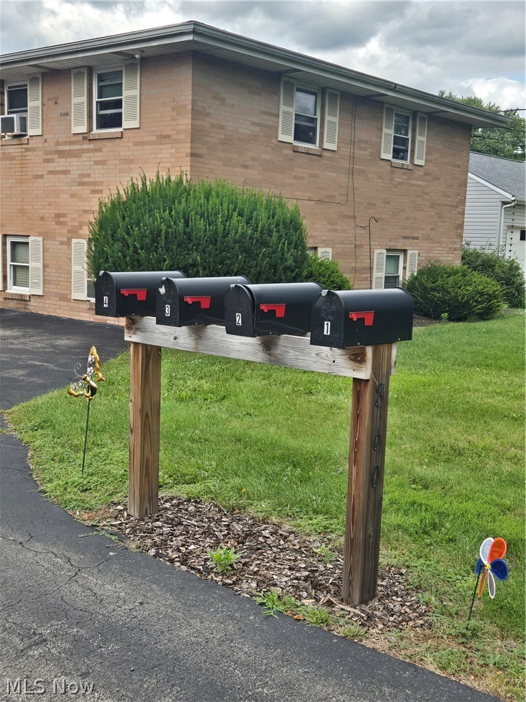 860 Mathews Road Youngstown, OH 44512 - Photo 20 of 22 860 Mailboxes