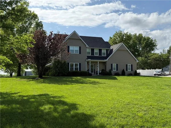 $695,000 | 20189 167th Street, Basehor, KS 66007