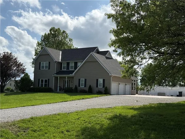 $695,000 | 20189 167th Street, Basehor, KS 66007