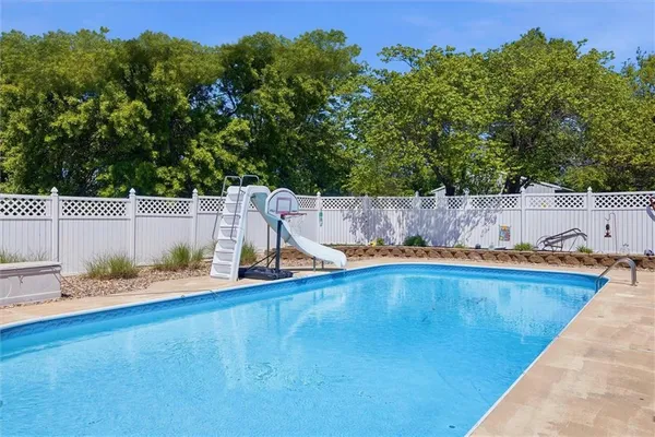 $695,000 | 20189 167th Street, Basehor, KS 66007