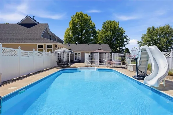 $695,000 | 20189 167th Street, Basehor, KS 66007