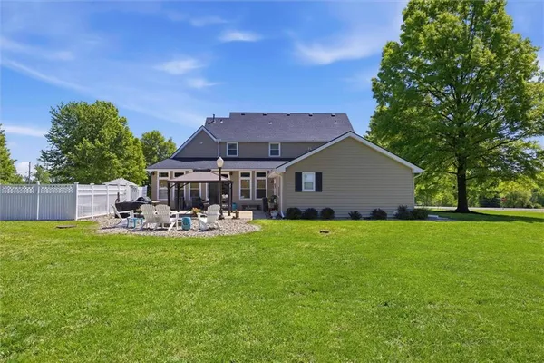 $695,000 | 20189 167th Street, Basehor, KS 66007