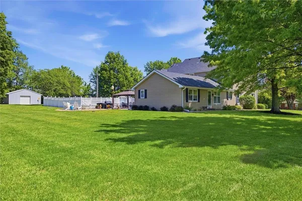 $695,000 | 20189 167th Street, Basehor, KS 66007