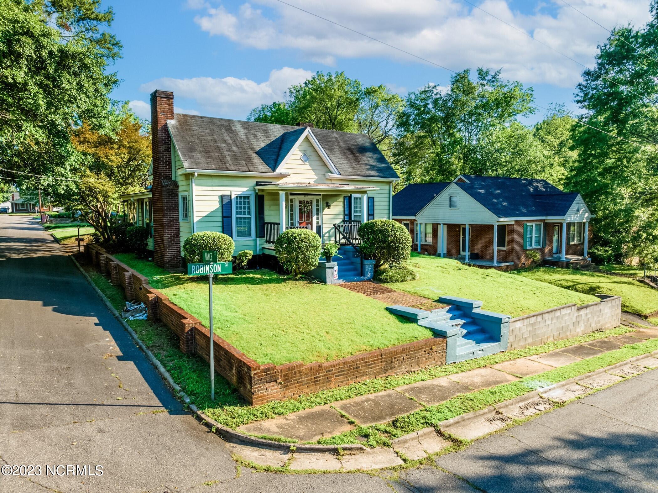 308 Robinson Street Rockingham, NC 28379 - Photo 2 of 20 8