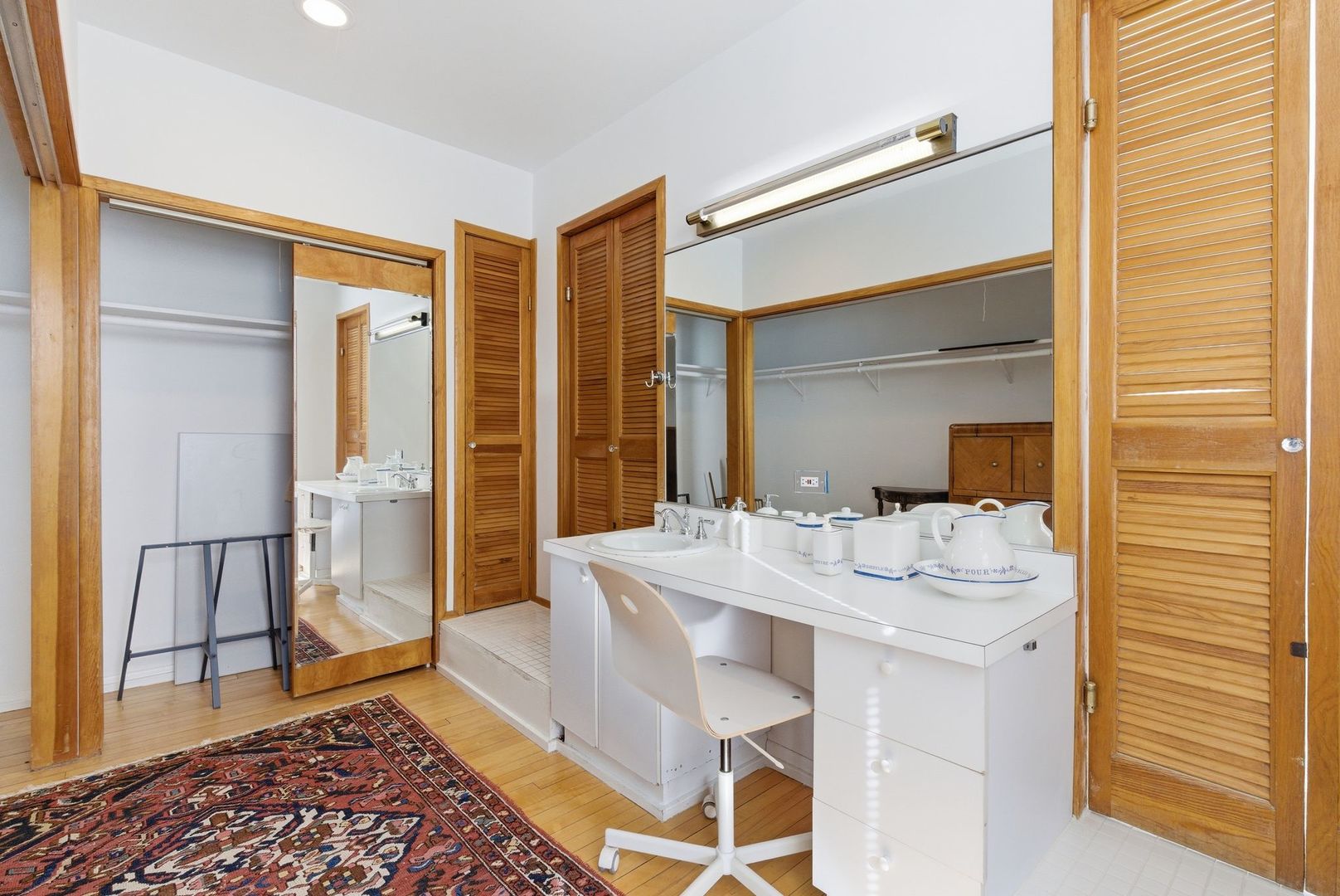 2001 Orrington Avenue, Unit 2001 Evanston, IL 60201 - Photo 20 of 50 a bathroom with a sink and a mirror