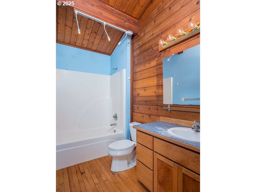16880 Northwest Germantown Road Portland, OR 97231 - Photo 14 of 41 Owner's Suite Bathroom