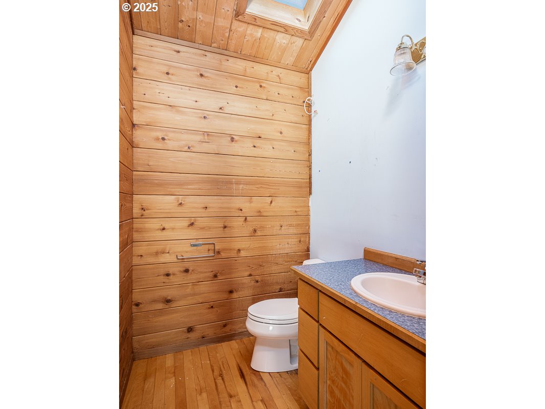 16880 Northwest Germantown Road Portland, OR 97231 - Photo 15 of 41 Bathroom
