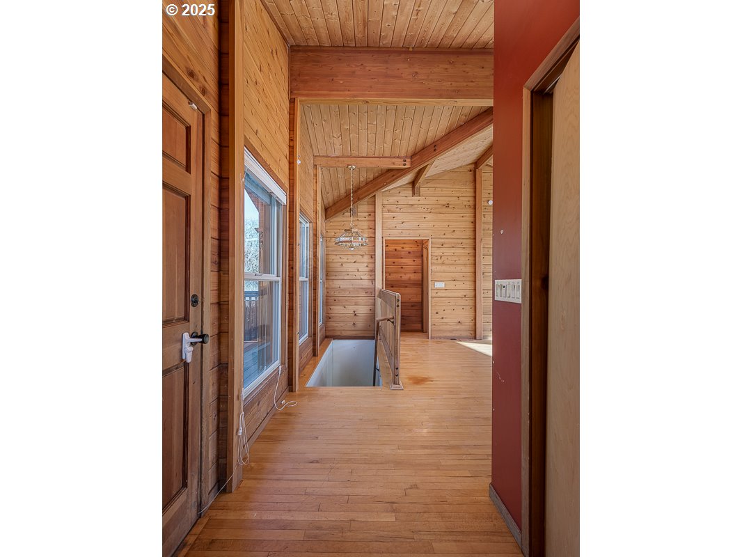 16880 Northwest Germantown Road Portland, OR 97231 - Photo 17 of 41 Entrance/Foyer