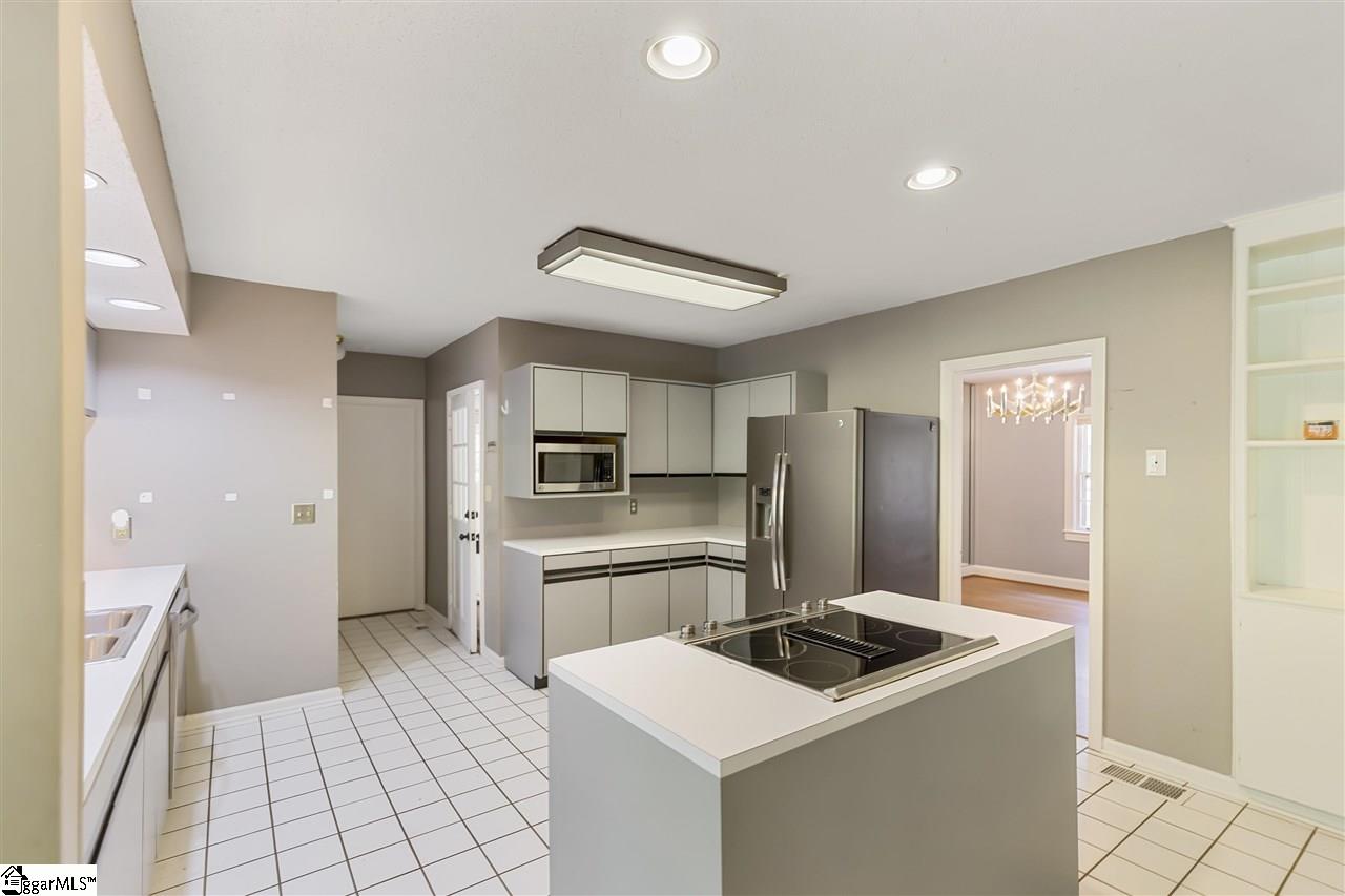 537 Azar Road Seneca, SC 29672 - Photo 8 of 36