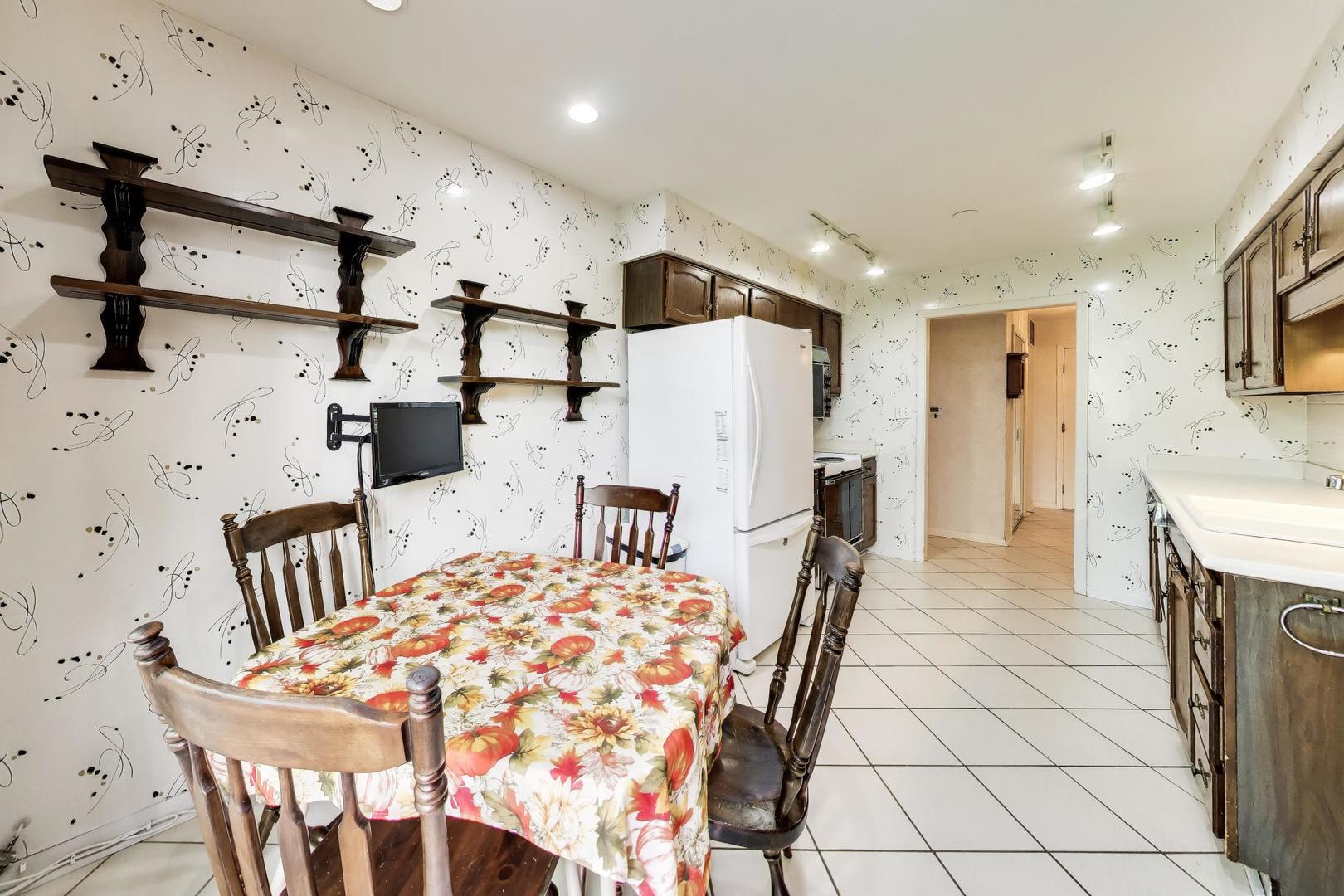 9558 Gross Point Road, Unit A605 Skokie, IL 60076 - Photo 12 of 24