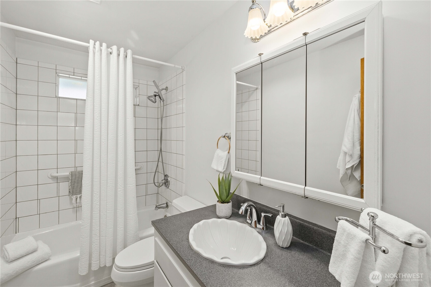 17023 113th Avenue Southeast Renton, WA 98055 - Photo 14 of 34