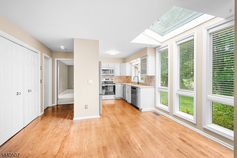 31 Stone Row Lane Oak Ridge, NJ 07438 - Photo 8 of 29