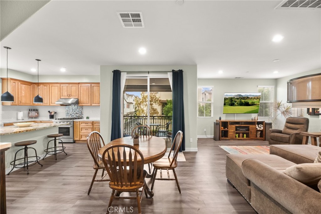 6383 Volans Court Eastvale, CA 91752 - Photo 6 of 39