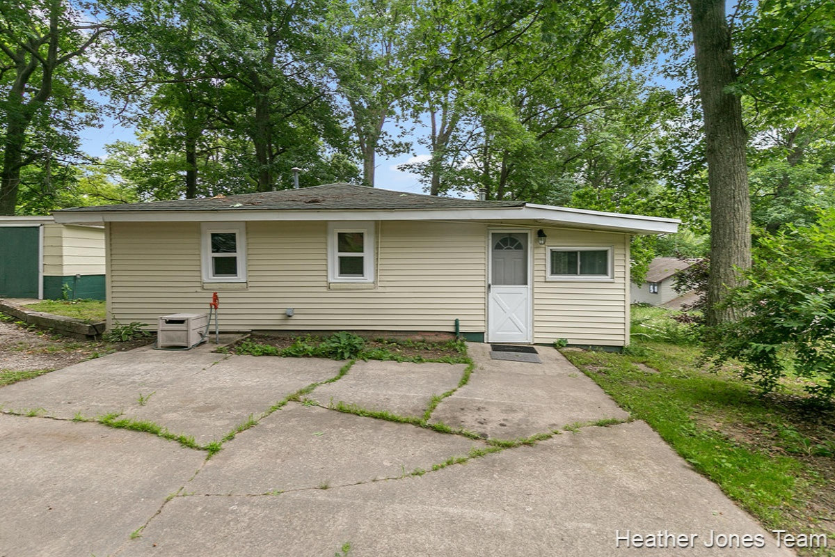 2513 North Johnson Road Trufant, MI 49347 - Photo 1 of 18 IMG_1000