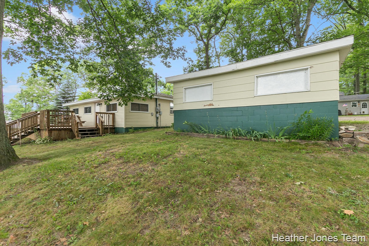 2513 North Johnson Road Trufant, MI 49347 - Photo 13 of 18 IMG_1012
