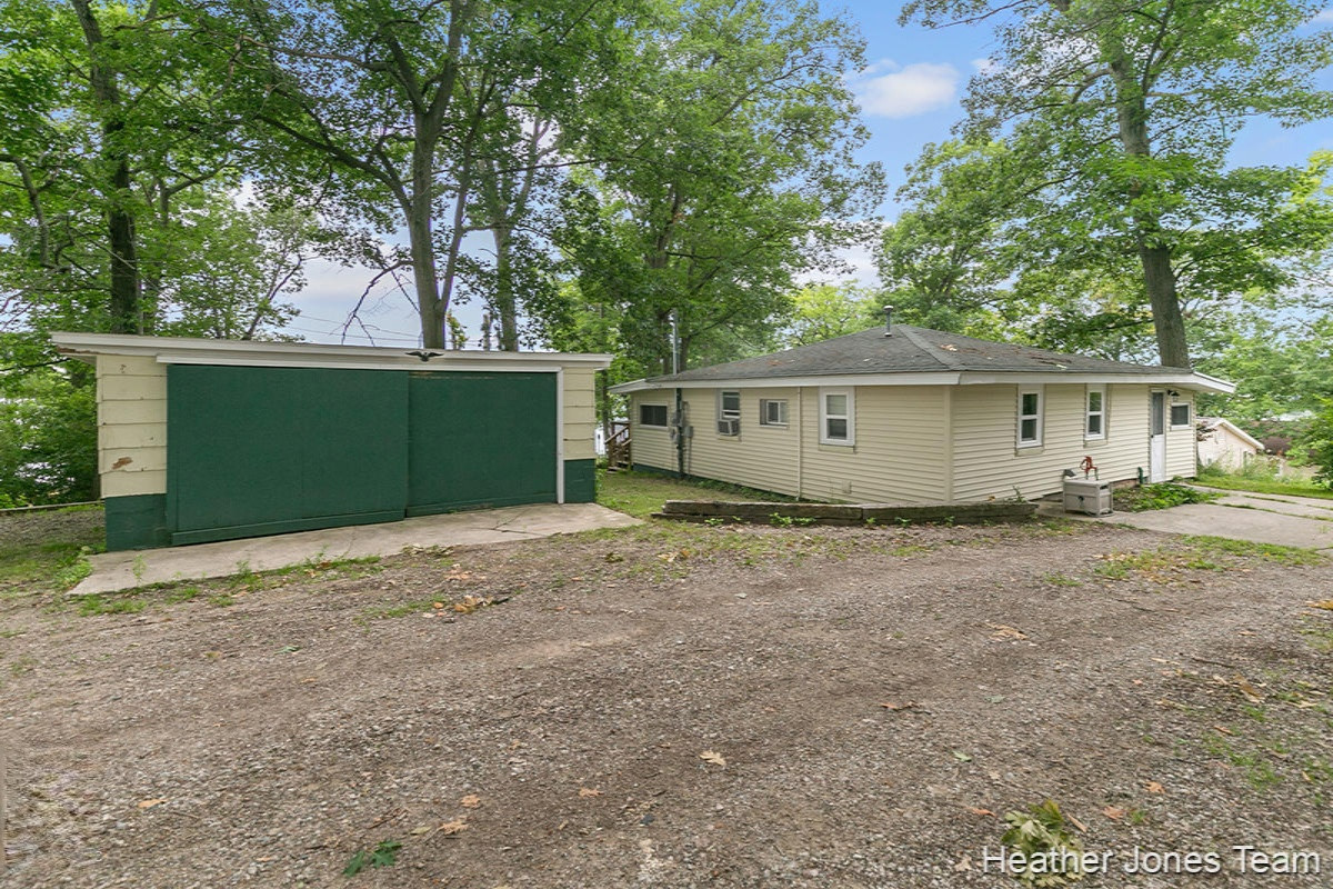 2513 North Johnson Road Trufant, MI 49347 - Photo 2 of 18 IMG_1001