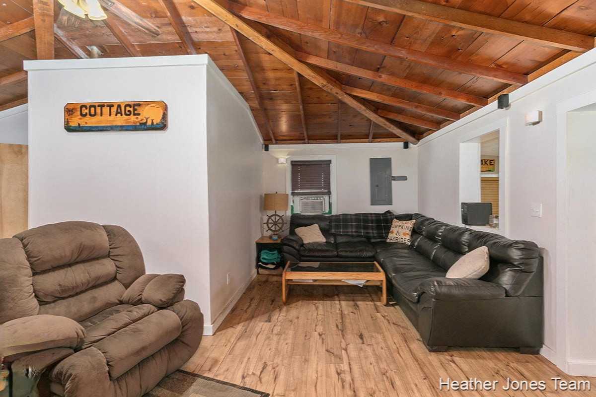 2513 North Johnson Road Trufant, MI 49347 - Photo 4 of 18 IMG_1003