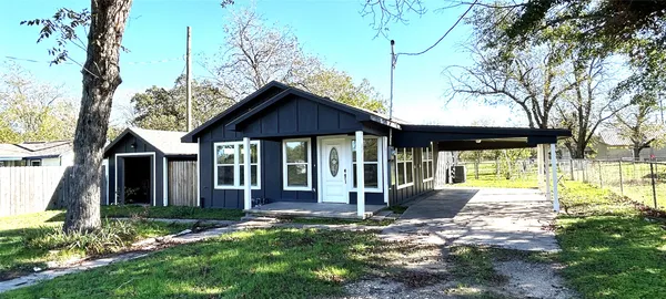 $195,000 | 635 West White Avenue, Rockdale, TX 76567