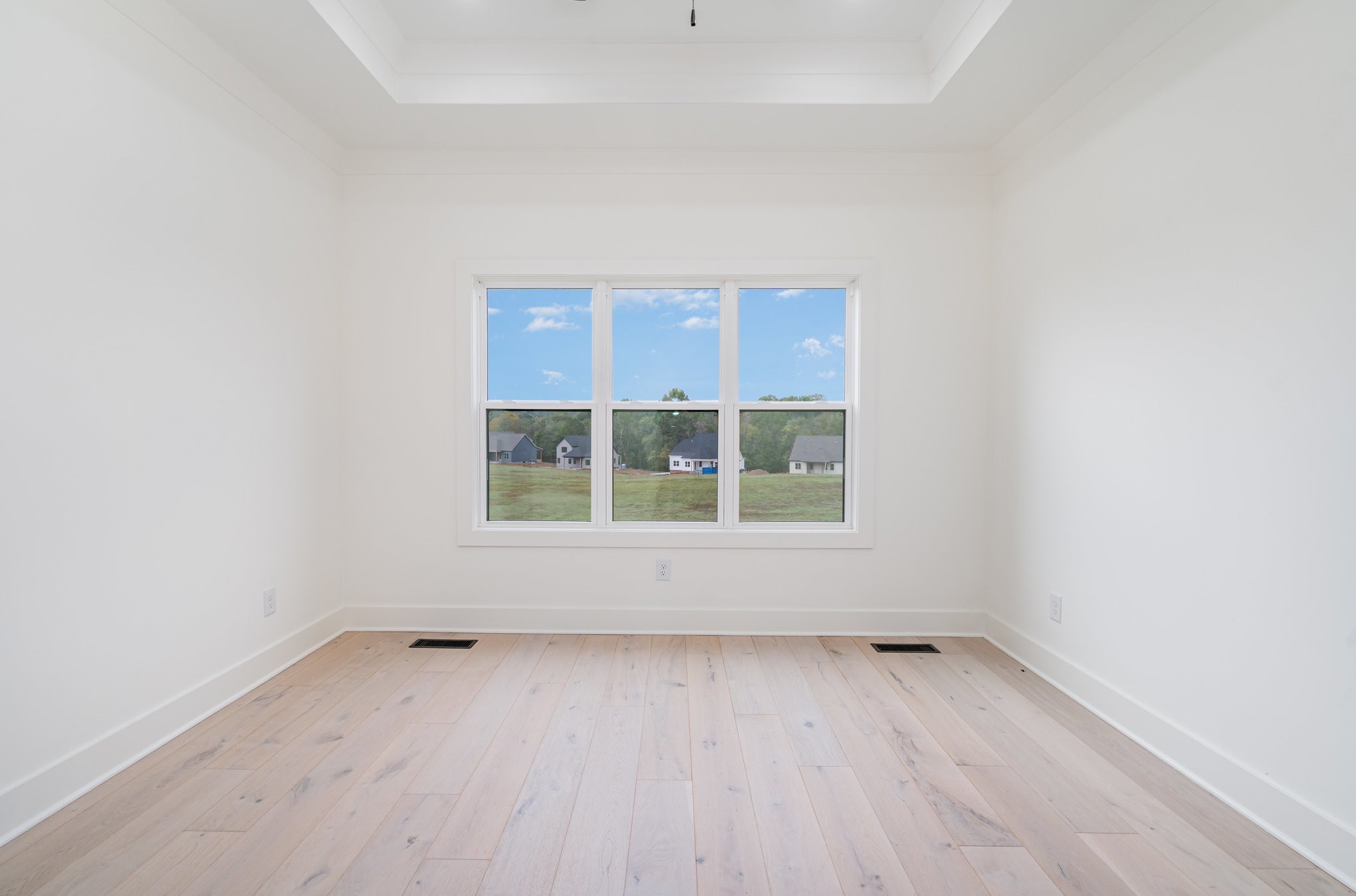 115 Crenshaw Road Hartsville, TN 37074 - Photo 24 of 40 an empty room with a window