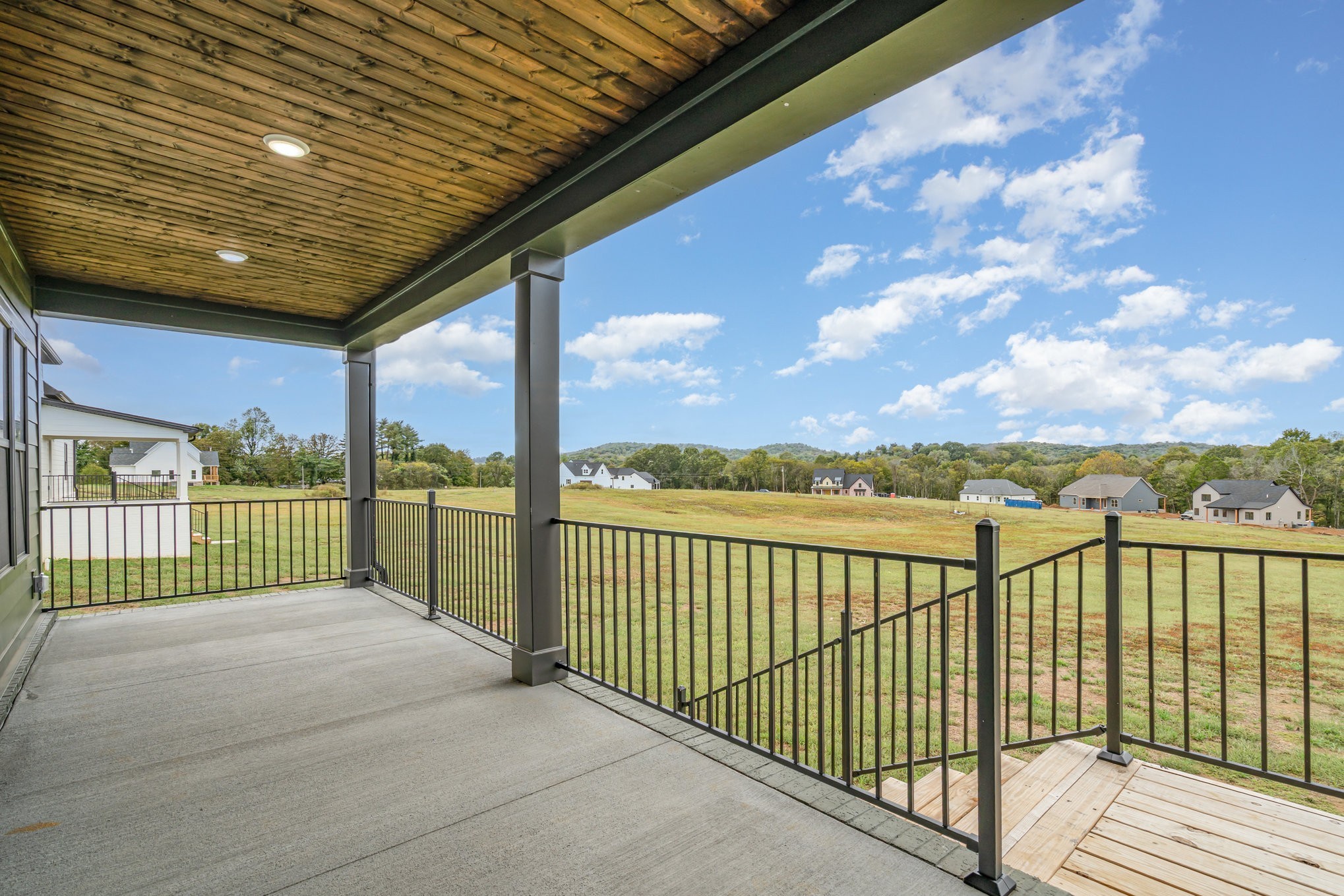 115 Crenshaw Road Hartsville, TN 37074 - Photo 34 of 40 a view of a balcony with city view