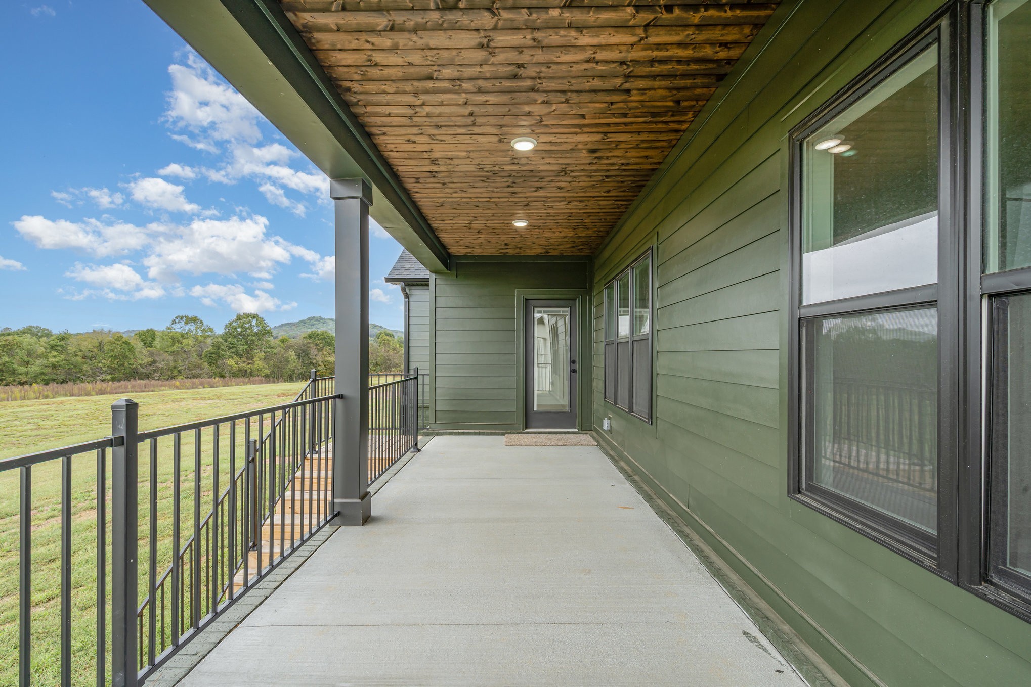 115 Crenshaw Road Hartsville, TN 37074 - Photo 35 of 40 a view of a balcony