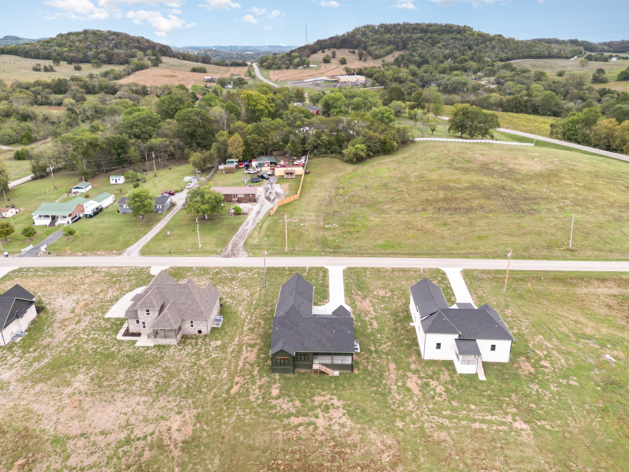 115 Crenshaw Road Hartsville, TN 37074 - Photo 38 of 40 a view of a city