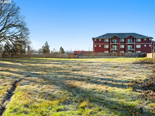 a view of an outdoor space