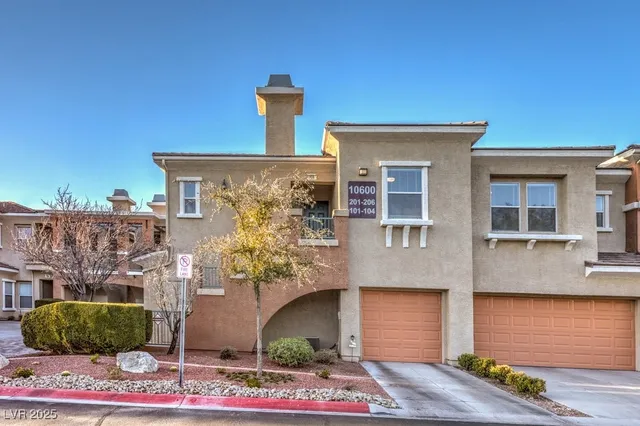 $1,995 | 10600 Amber Ridge Drive, Unit 205, Las Vegas, NV 89144