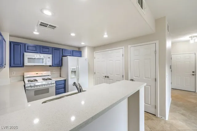 $1,995 | 10600 Amber Ridge Drive, Unit 205, Las Vegas, NV 89144
