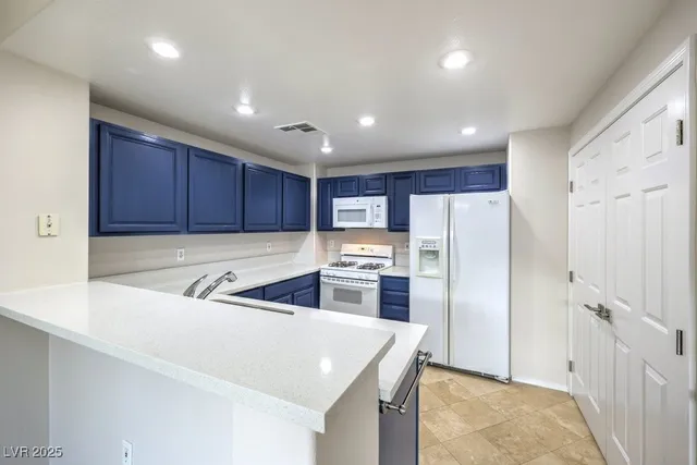 $1,995 | 10600 Amber Ridge Drive, Unit 205, Las Vegas, NV 89144