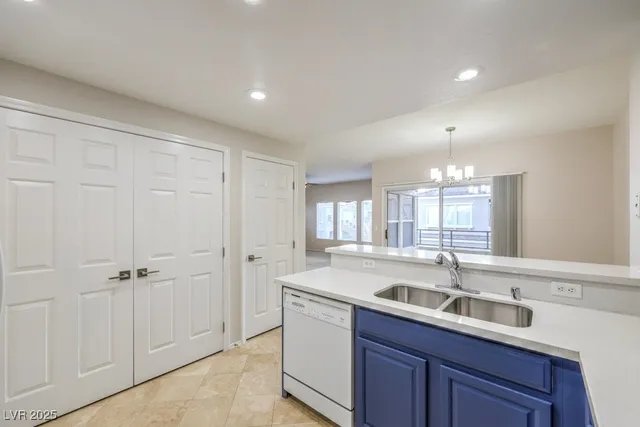 $1,995 | 10600 Amber Ridge Drive, Unit 205, Las Vegas, NV 89144