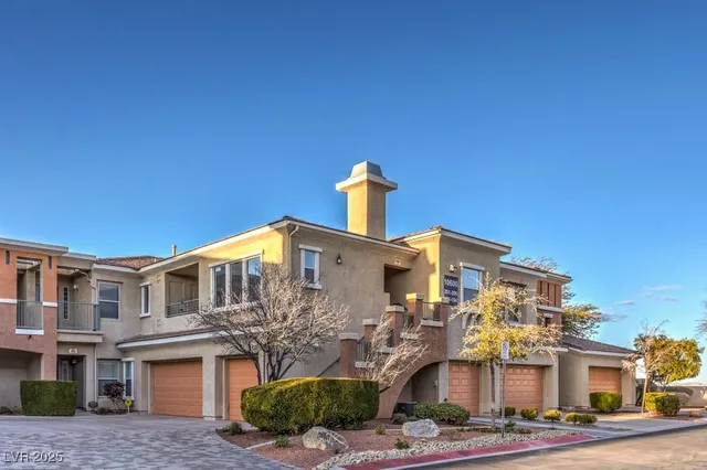 $1,995 | 10600 Amber Ridge Drive, Unit 205, Las Vegas, NV 89144