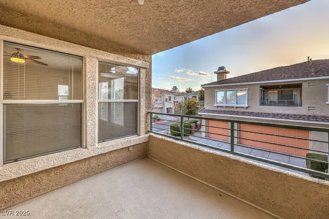 $1,995 | 10600 Amber Ridge Drive, Unit 205, Las Vegas, NV 89144