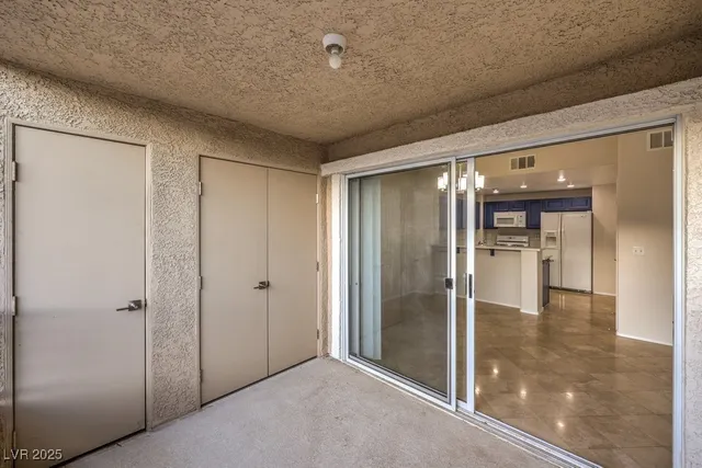 $1,995 | 10600 Amber Ridge Drive, Unit 205, Las Vegas, NV 89144