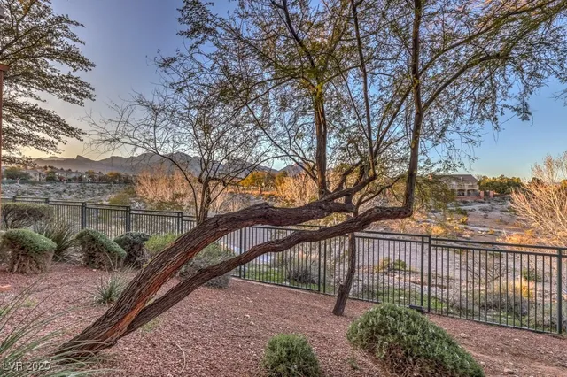 $1,995 | 10600 Amber Ridge Drive, Unit 205, Las Vegas, NV 89144