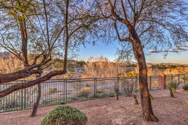 $1,995 | 10600 Amber Ridge Drive, Unit 205, Las Vegas, NV 89144