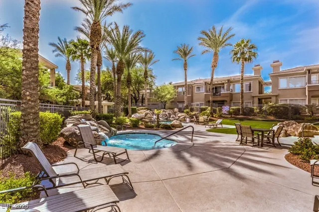 $1,995 | 10600 Amber Ridge Drive, Unit 205, Las Vegas, NV 89144